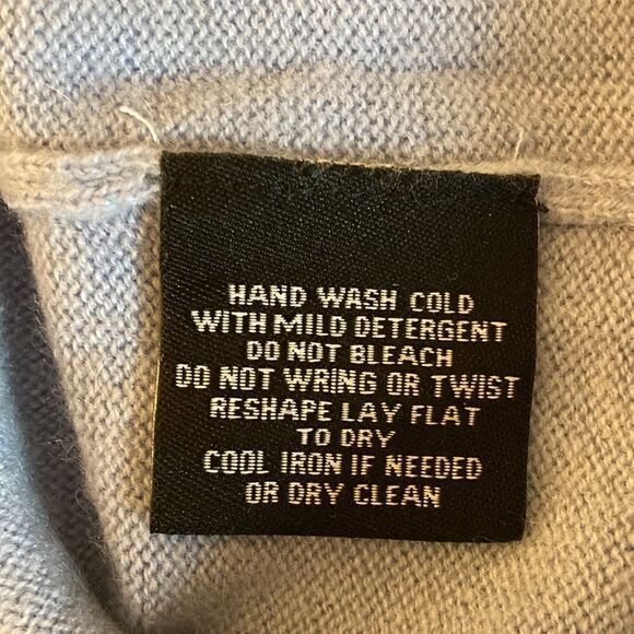 C by Bloomingdales 100 Cashmere Turtleneck Long Sleeve Sweater. Lavender. Size S - Picture 5 of 5